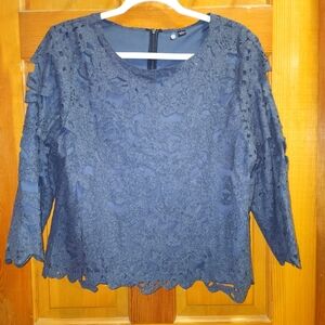 Anthropologie Knitted and Knotted Luca Laser Cut Floral